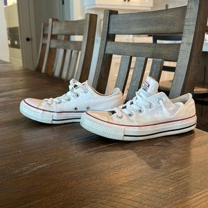 Low white converse all star shoes